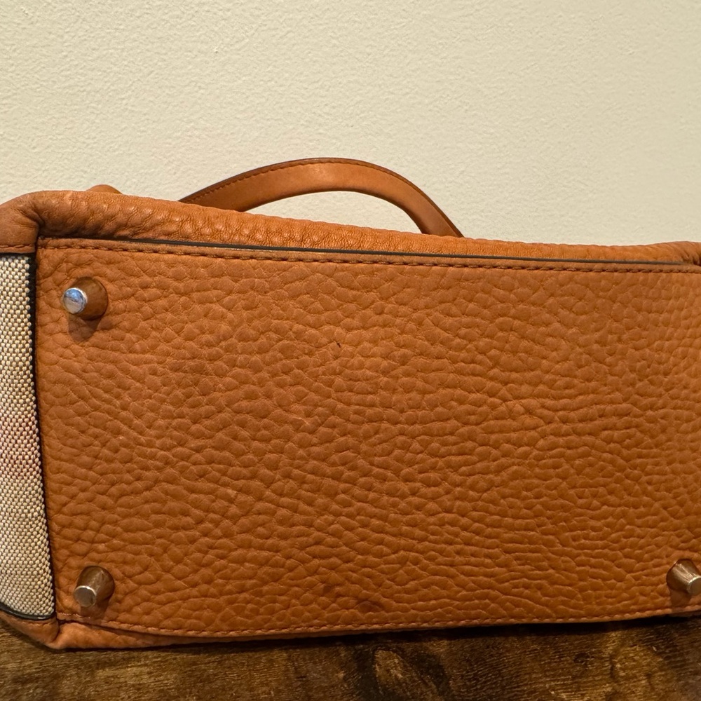Burberry Tan Leather Shoulder Bag with Gold Hardware - Picture 3 of 5
